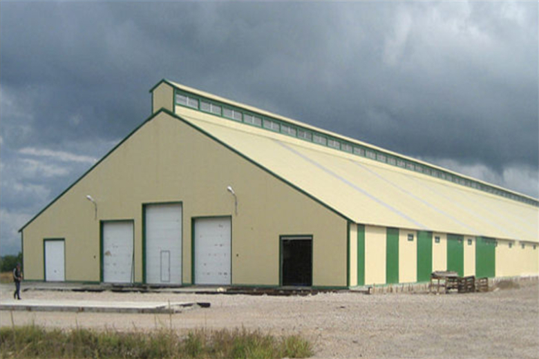 Здание из сэндвич панелей площадью 720 м²